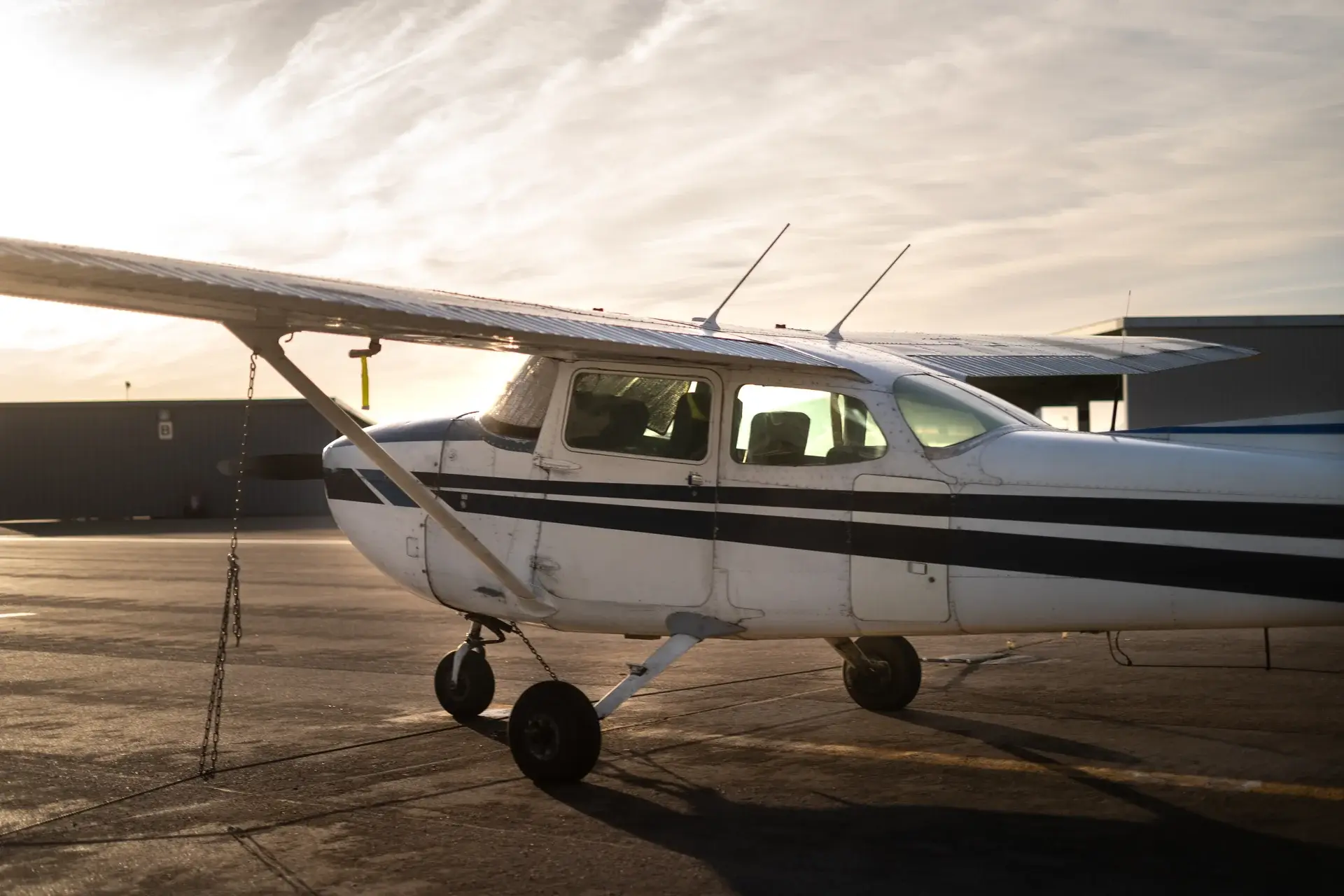 Rear-left view of a Cessna 172N