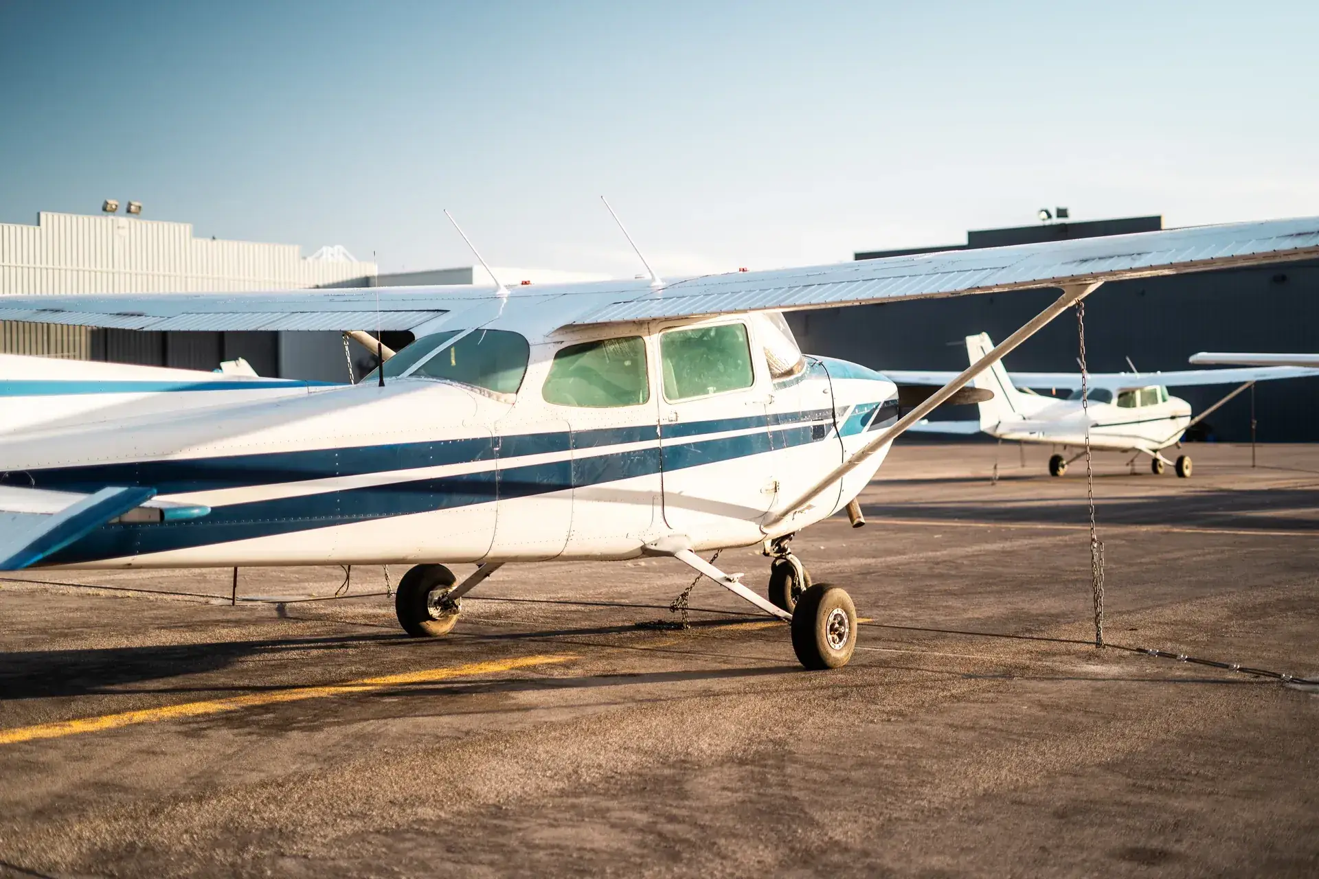 Rear-right view of a Cessna 172N