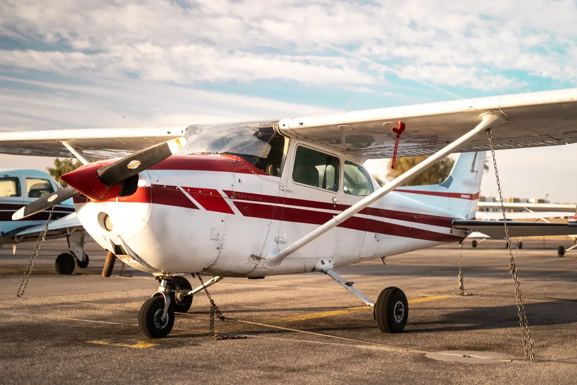 Close front-left view of a Cessna 172N