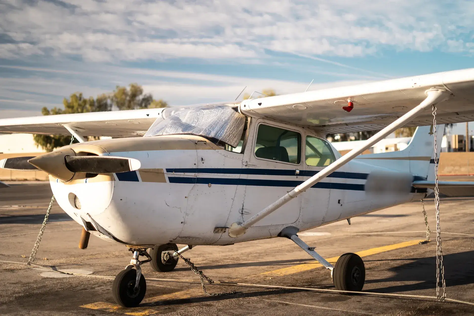 Close front-left view of a Cessna 172N