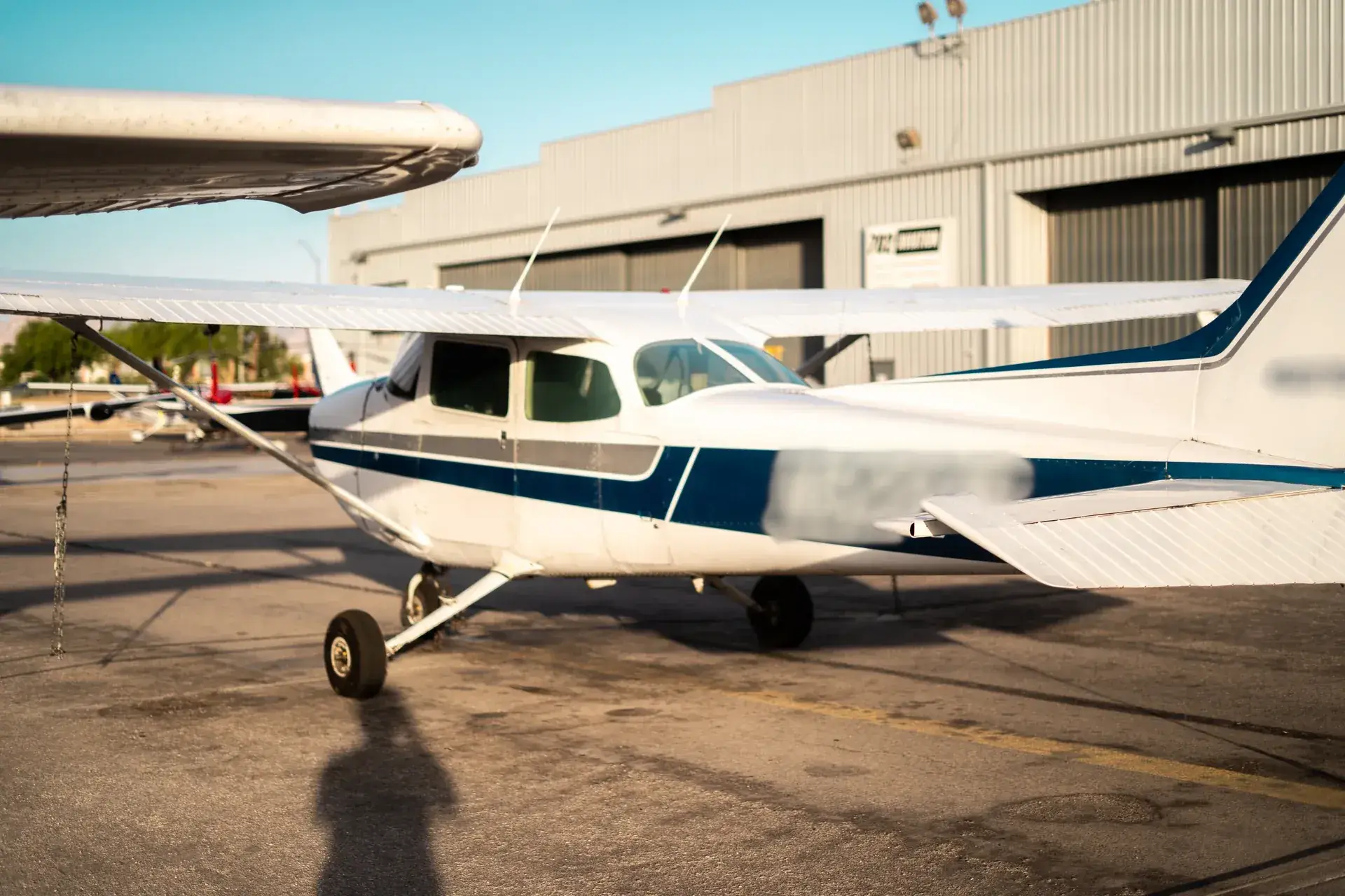 Rear view of a Cessna 172N