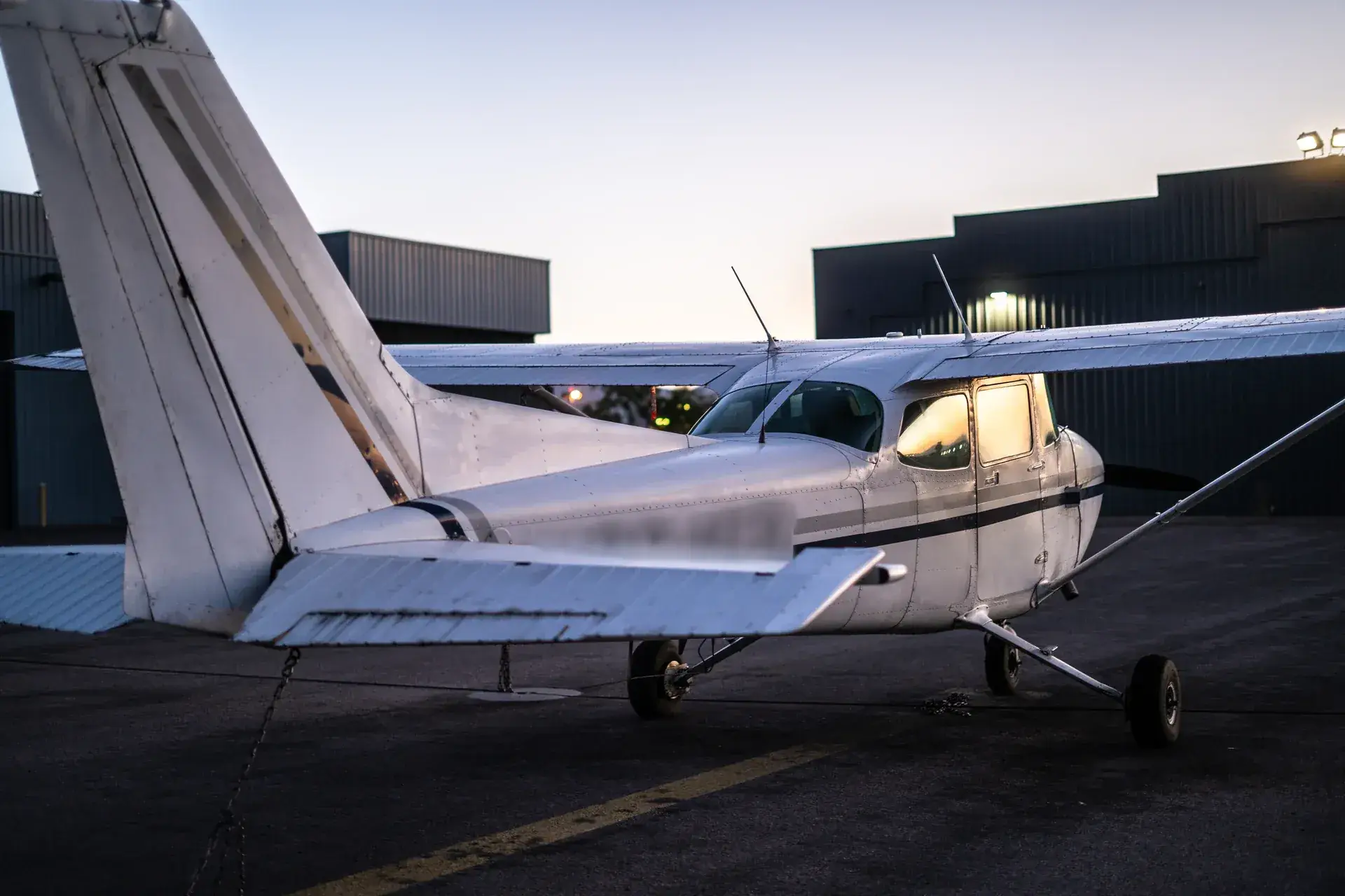 Rear view of a Cessna 172P
