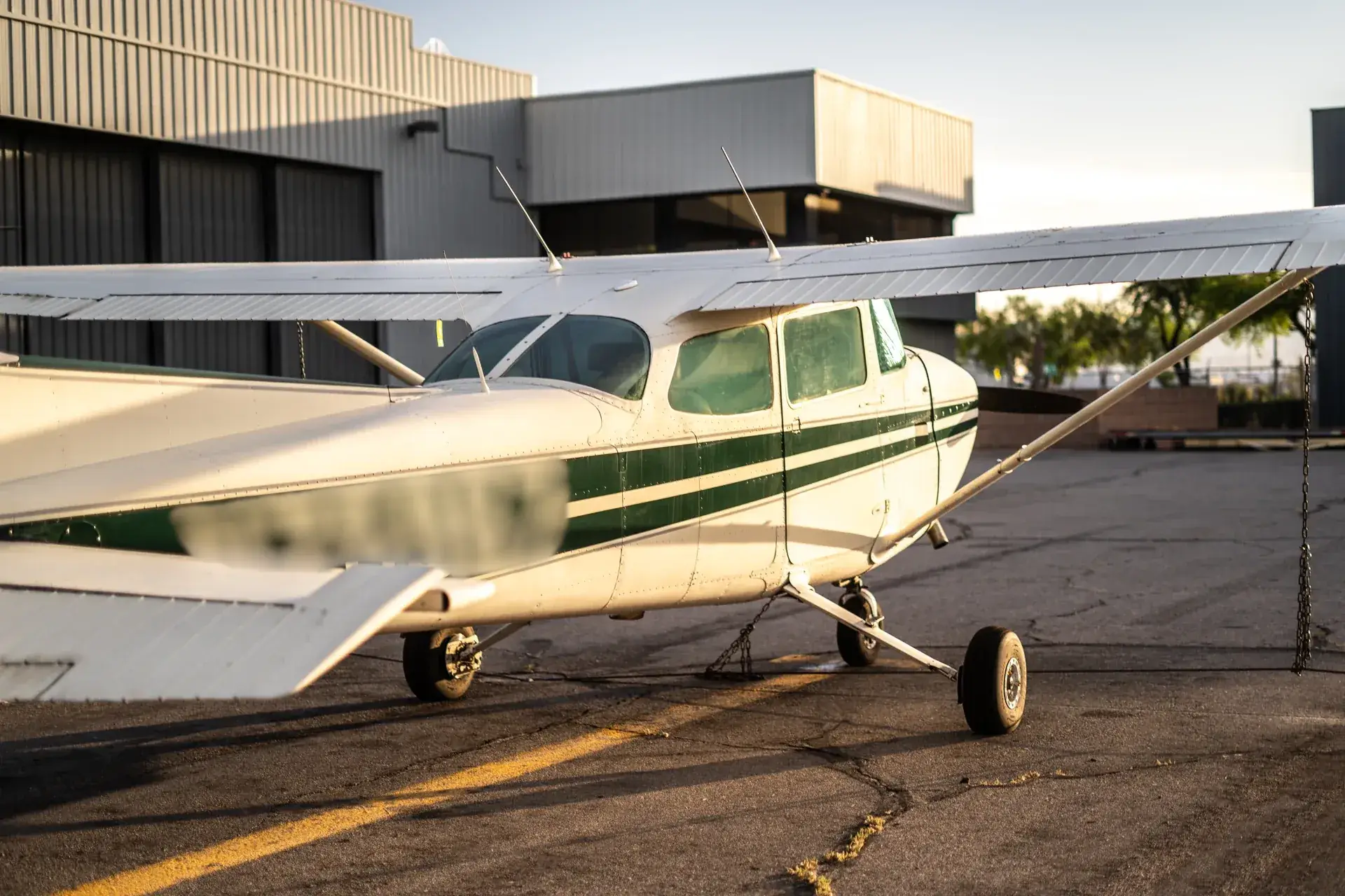 Rear view of a Cessna 172N