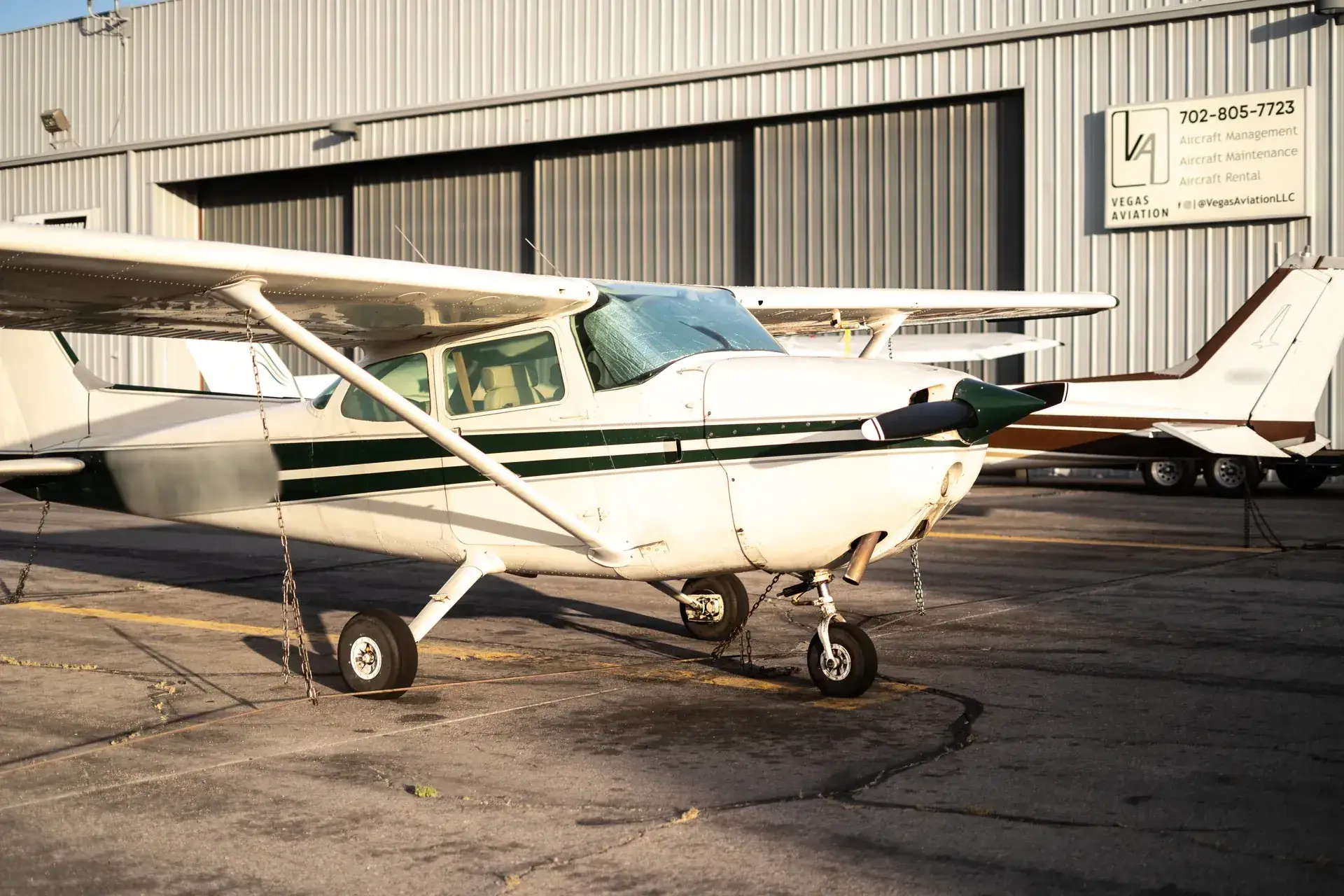 Close front-right view of a Cessna 172N